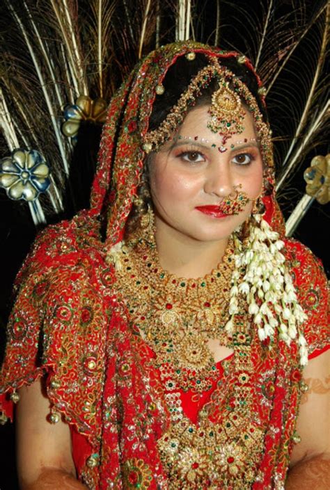 Newly Married Bhabhi Honeymoon Real Pic Posing In