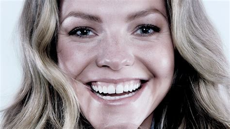 meet actress eloise mumford who plays kate kavanagh in 50