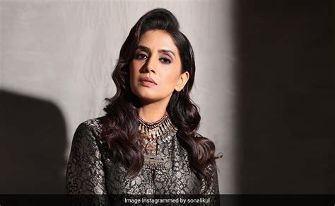 Sonali Kulkarni Issues Apology Over Remark On Lazy Women Learned A