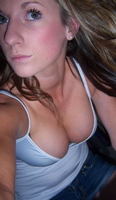 Downblouse Tank Top Cleavage