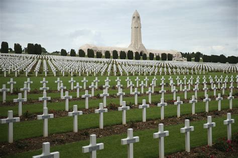 crosses lined  french cemetery   french soldiers killed stunning images