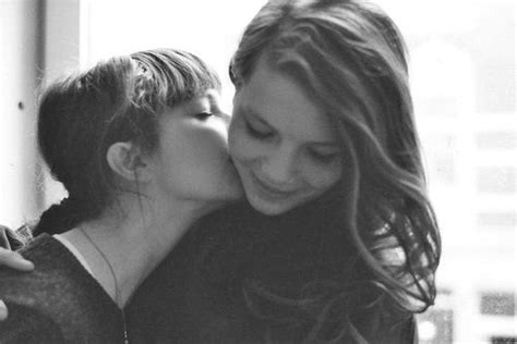 2 Lovely Women Kissing Each Other Woman Loving Woman Girls In Love