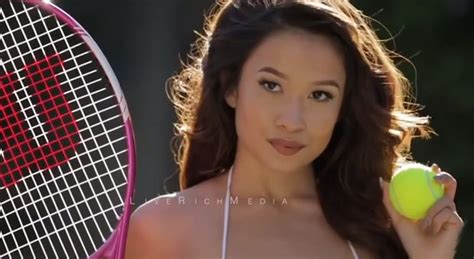 Elizabeth Anne Busty Boob Youtube Tennis Video Goes Viral On Facebook