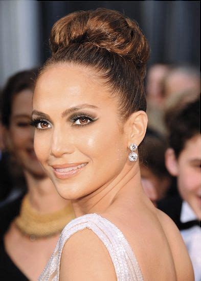 How To Get Jennifer Lopez S Party Perfect Cat Eye Makeup Jennifer