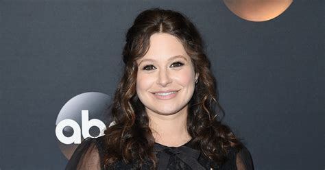Scandals Katie Lowes Got Honest About Having A Miscarriage And Her