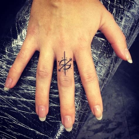 Pin By Jennifer Quick On Tats Finger Tattoos Simple
