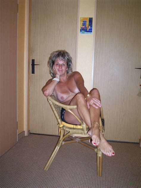 Amateur Hairy Mature Old Blonde Milf With Tanlines Wearing