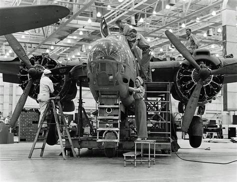 Men And Women Work On A 20 Douglas Aircraft Wwii Airplane Aircraft