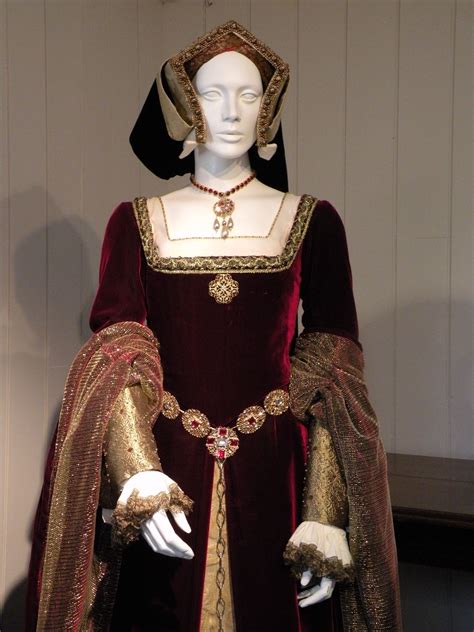 tudor costume displayed  sudeley castle winchcombe  dr david starkey tv series  tudors