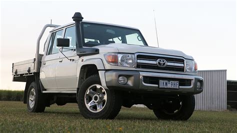 land cruiser  series gxl dual cab wd   road review