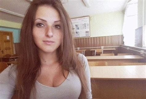 【画像あり】ロシアの女子高生がエロすぎて男子高校生が性欲を抑えるのに必死だと話題に ポッカキット
