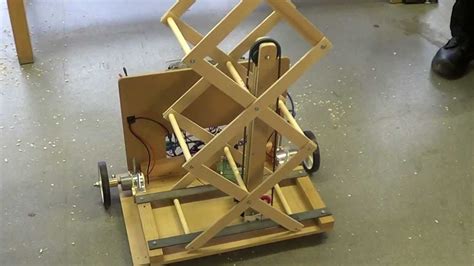 student robotics thunderbots scissor lift prototype