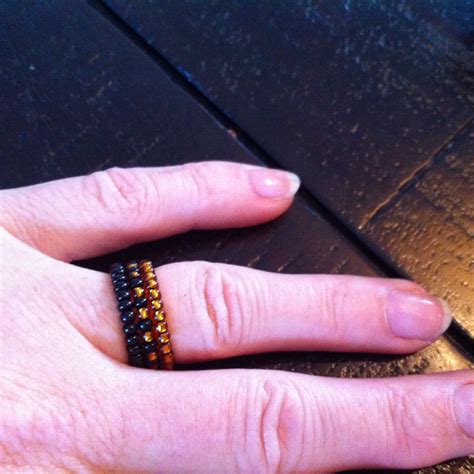 ringen zwart zwartgoudkleurig en goudkleurig kraaltjes met elastisch draad rings  men