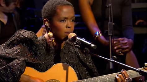 lauryn hill s acoustic performance of “i find it hard to say rebel