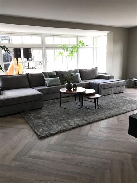 grijstinten donkere vloer living room inspo living room decor apartment living room