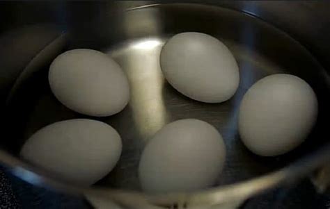 The Method Of Cooking Scrambled Boiled Eggs With Mixed Yolks And