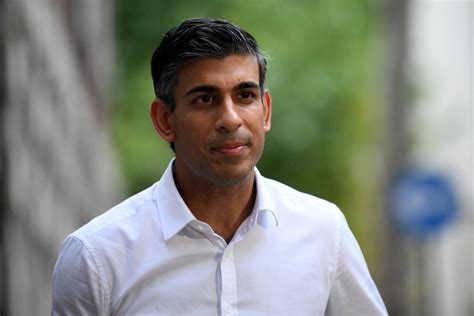 british treasury chief rishi sunak inching closer     uk prime minister