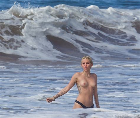 celebrity nudeflash picture 2015 1 original miley cyrus topless in hawaii on january 19 2015