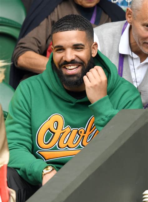 Drake S God S Plan Video Shows Him Giving Away 1 Million In Cash