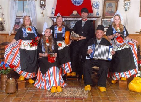 traditional dutch clothes
