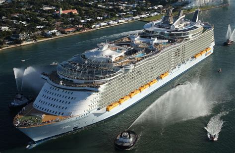 amazing world oasis   seas  largest luxury cruise ship