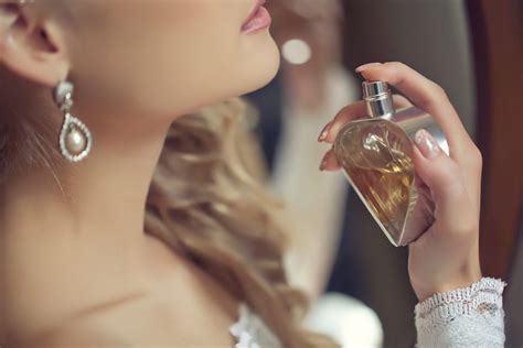 los  mejores perfumes  las mujeres   tienen idea de cual comprarse la raza