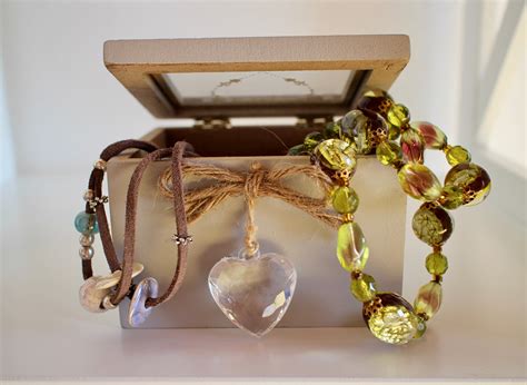 images gratuites fille chaine magazine bijoux bracelet collier boutique bijou couleurs