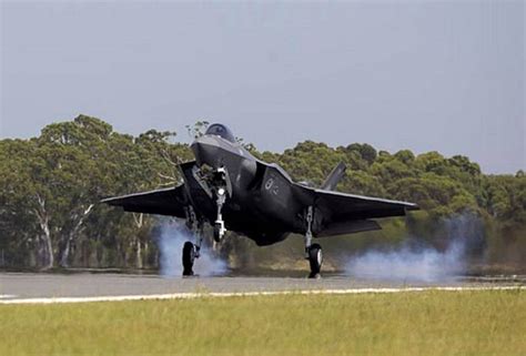 The First Two F 35a Combat Fighters Arrived In Australia