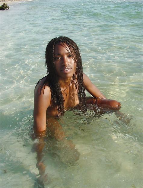 black amateurs naked fully naked ebony girlfriends in the sea near caribbean islands