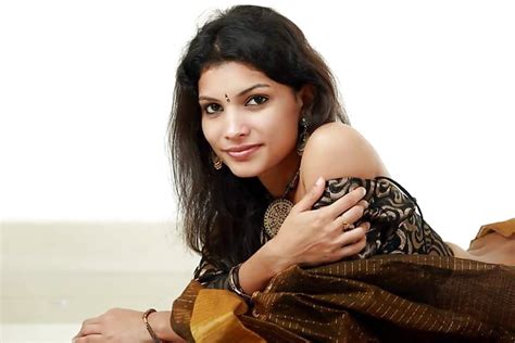 see and save as indian malayali model rashmi r nair boobs sexy figure sari porn pict