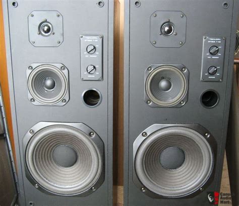 realistic optimus   speakers beautiful cabinets  hold photo   audio mart
