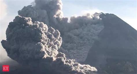 Merapi Volcano Indonesia Merapi Volcano Erupts Spews Avalanches Of