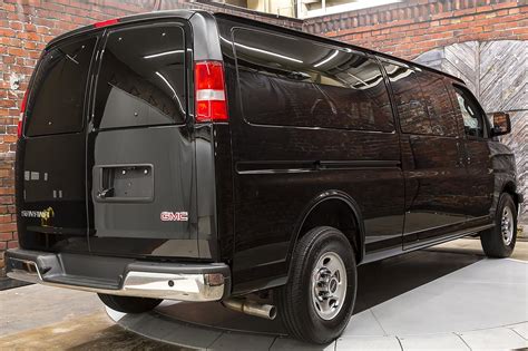 gmc savana  extended  passenger van