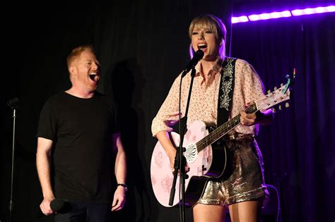 taylor swift sexy legs at celebration in nyc 24 pics