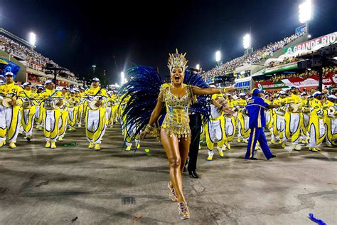 rio de janeiro carnivals samba finale  spectacular close