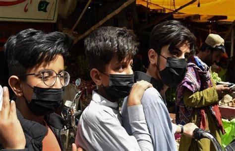 پنجاب میں عوامی مقامات پر ماسک نہ پہننے پر جرمانے، فیاض الحسن چوہان نے