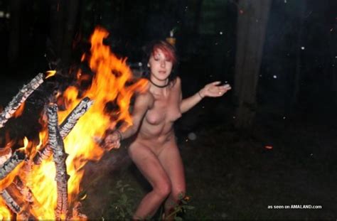 wild naked girlfriend having fun posing at a bonfire pichunter