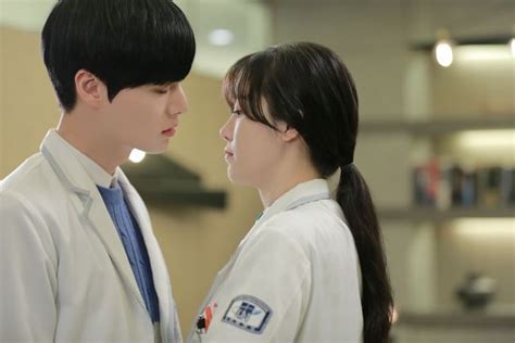Sweet Things Guys Do In Dramas That We Wish They Did In