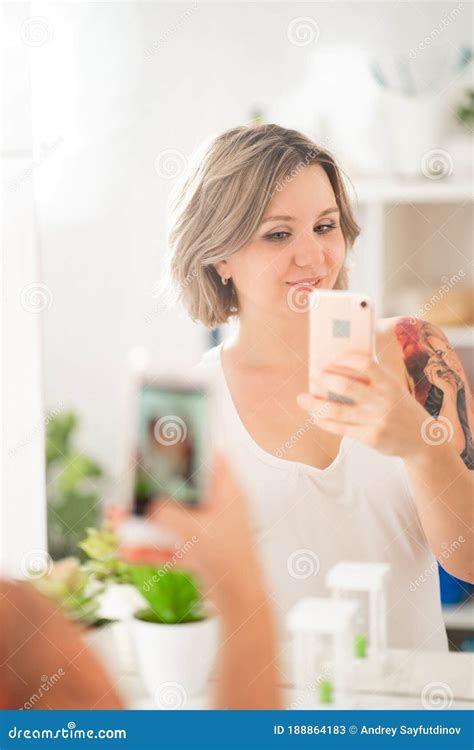 Hot Bathroom Selfies – Telegraph