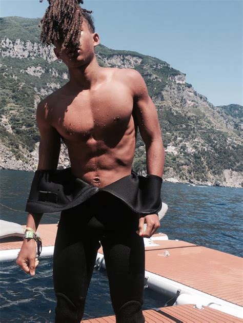 [pics] jaden smith s shirtless pic — shows off crazy abs in wetsuit