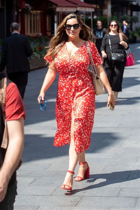 kelly brook shows off two stone weight loss in sexy red dress irish mirror online