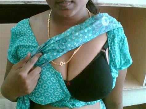 mallu masala photos radha bhabhi ne husband ko boobs chataye