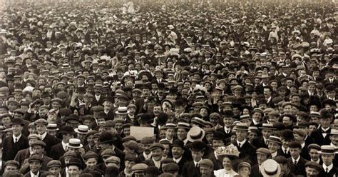 crowd  poeple attend  demonstration  hyde park  favour  womens suffrage britain