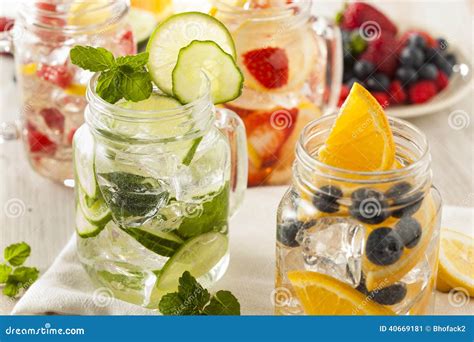 healthy spa water met fruit stock afbeelding image  citrusvrucht