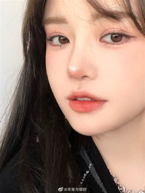 Pin By Hina ω ♡︎ On 좋아 Market In 2021 Light Makeup Looks Cute