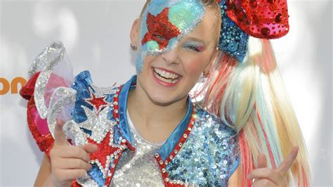 jojo siwa says she s the happiest she s ever been after