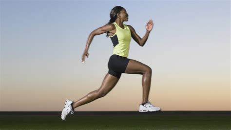 photo woman running  anatomy female   jooinn