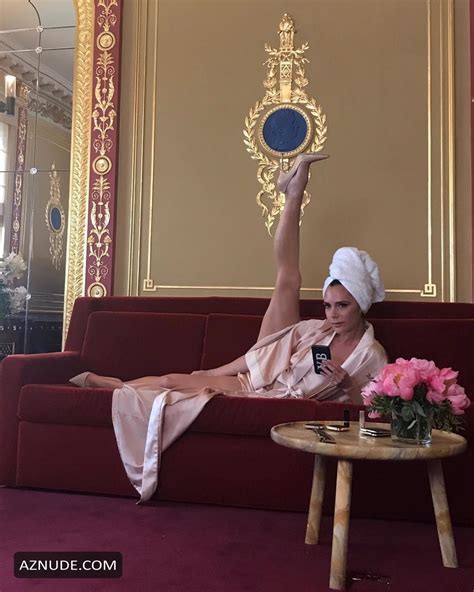 Victoria Beckham Sexy Raising Her Leg Aznude