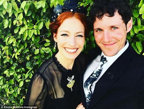 Wiggles Emma Watkins And Lachlan Gillespie Sunday Stroll Daily Mail