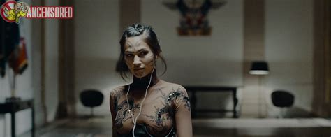naked elodie yung in district 13 ultimatum